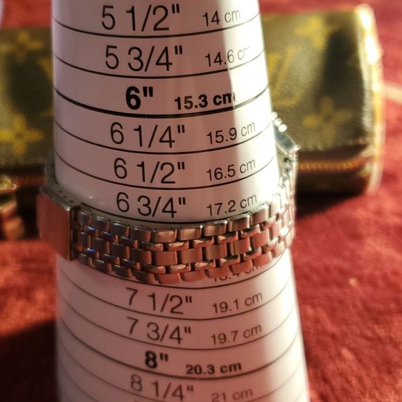 Tupperware Women's Watch Silver & Crystals Logo‎ Face New Battery - Picture 6 of 7